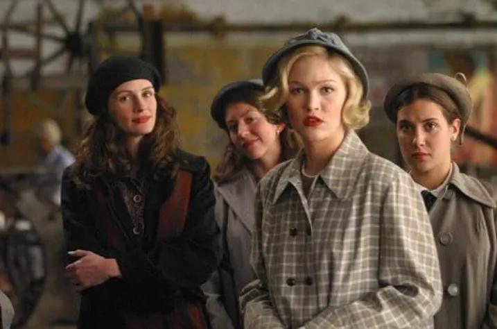 Photo from Mona Lisa Smile (2003)