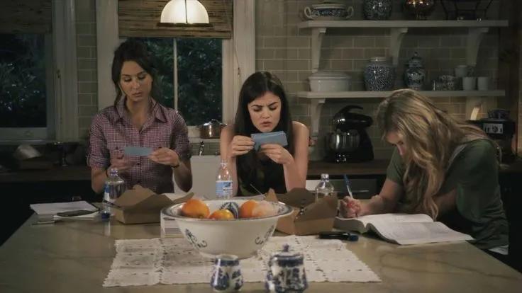 Photo from Pretty Little Liars (2010) Photo from Pretty Little Liars (2010)